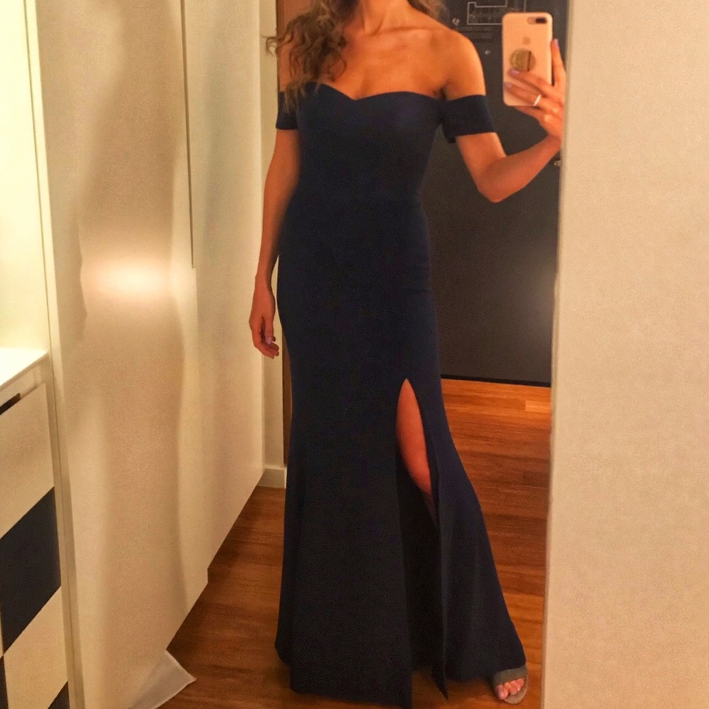 Navy gown worn once, to the 2019 Oscars!!!